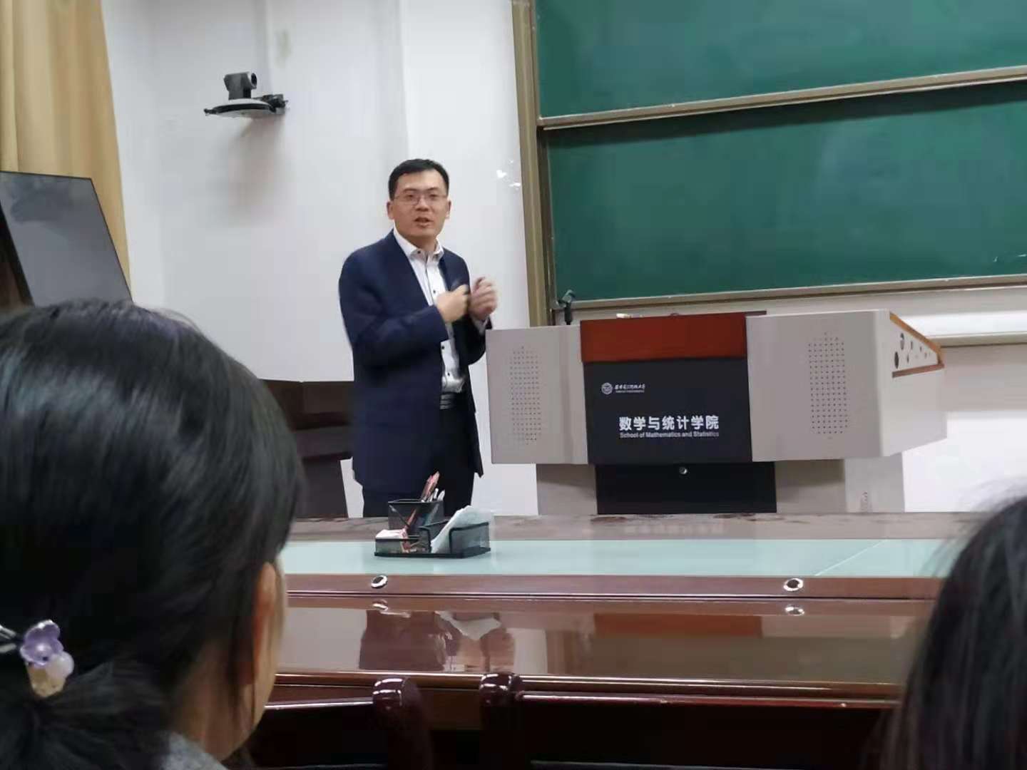 南京理工大学向峥嵘教授,北京化工大学沈栋教授应邀来